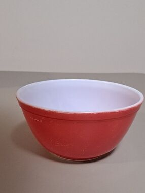 Pyrex Vintage 402 Primary Red 2 1/2 Quart Serving Mixing Bowl